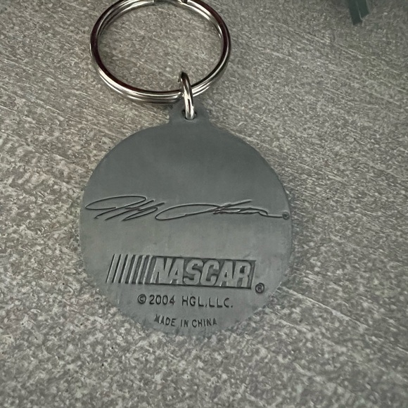 Jeff Gordon number 24 NASCAR keychain. Engraved signature on the back. 2… - Picture 4 of 6